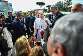Фотография к новости: Папу римского выписали из больницы