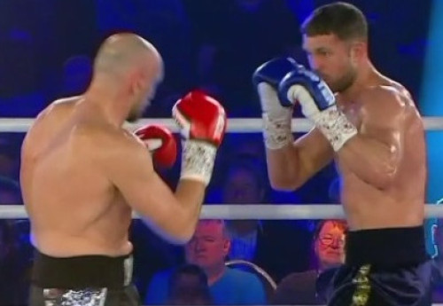 Фотография к новости: Боксёр из Казахстана брутальным нокаутом выиграл бой за титул