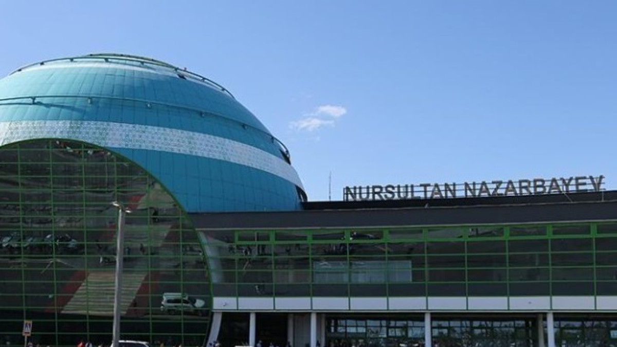 В аэропорту Астаны начали чинить крышу, которая протекала в прошлом  году