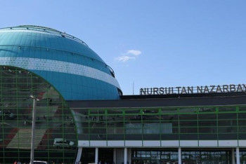 Фотография к новости: В аэропорту Астаны начали чинить крышу, которая протекала в прошлом  году