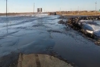 Фотография к новости: Талые воды затопили республиканские трассы в СКО