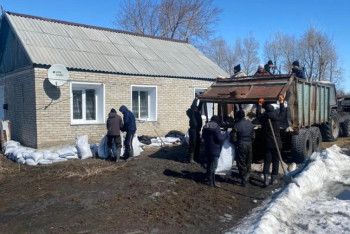 Фотография к новости: Наводнение в Костанайской области: жители села Карамырза вернулись в свои дома