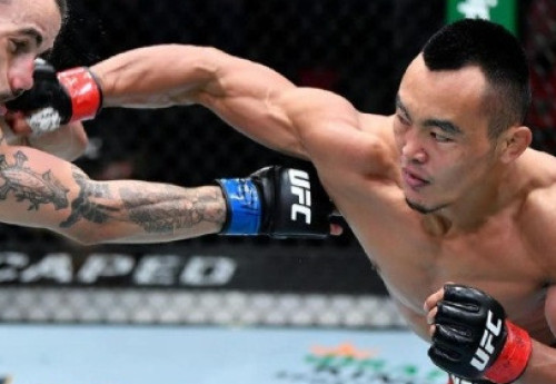 Фотография к новости: Жестоким нокаутом завершился бой казаха против американца в UFC