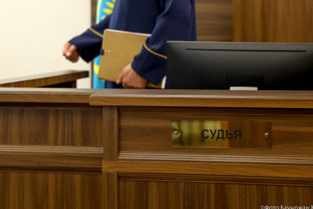 Фотография к новости: Директора колледжа Актобе осудили после помощи однокласснице