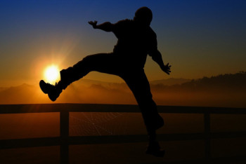 Фотография к новости: Пинали в лицо и куда попадут: кадры избиения подростка в Кызылординской области попали в Сеть