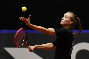 Фотография к новости: "Красотка": Елена Рыбакина привела в восторг фанатов, приехав в Астану