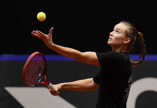 Фотография к новости: "Красотка": Елена Рыбакина привела в восторг фанатов, приехав в Астану