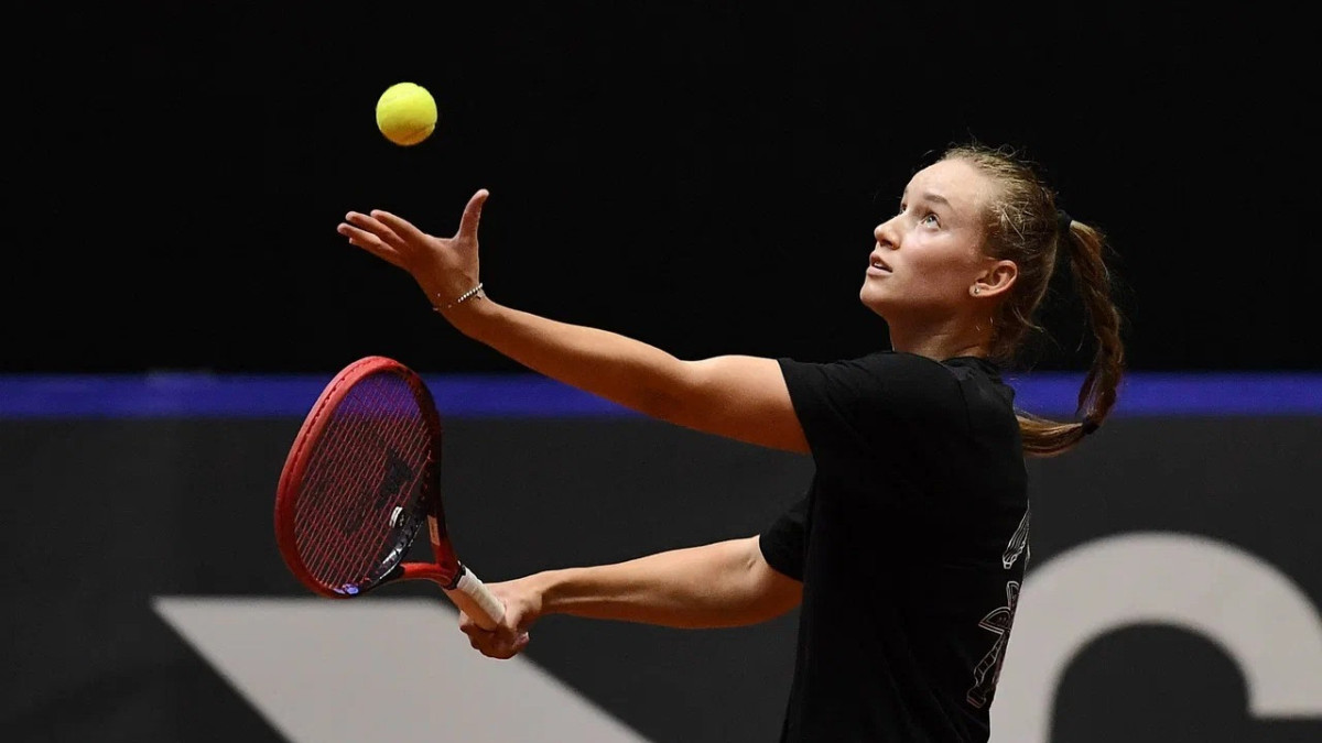 Фотография к новости: "Красотка": Елена Рыбакина привела в восторг фанатов, приехав в Астану