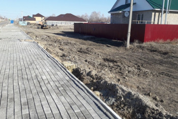 Фотография к новости: "Выпукло-вогнутым путем": костанайцы жалуются на состояние тротуаров