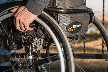 Фотография к новости: Инвалидам отказывали в бесплатных гарантированных услугах в Мангистау — прокуроры