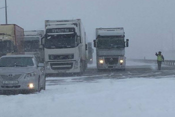 Фотография к новости: Более 700 авто сопроводили акмолинские полицейские по заснеженным трассам