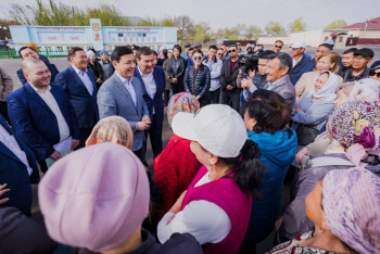 Фотография к новости: Алтай Кульгинов побеседовал с жителями Кызылординской области