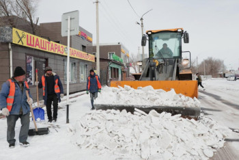 Фотография к новости: Больше двух тысяч большегрузов снега вывезли за ночь из Астаны