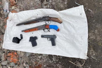 Фотография к новости: Арсенал оружия нашли полицейские в багажнике заброшенного авто в Кокшетау