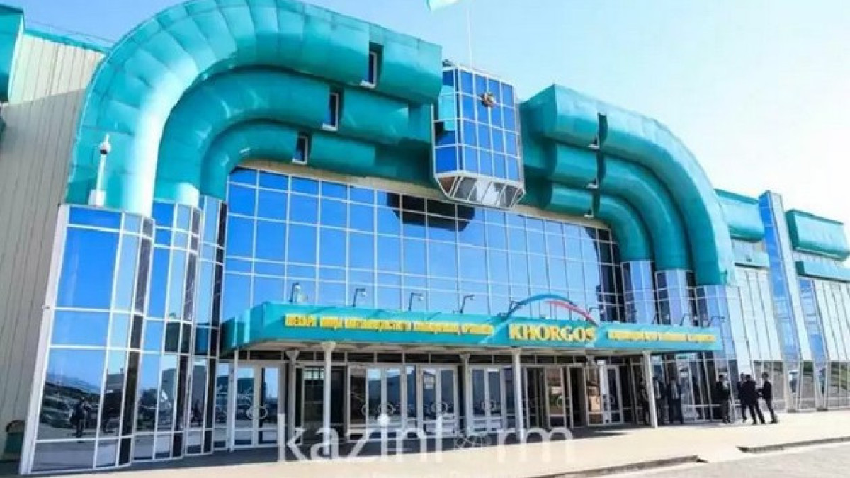 Казахстанцы возмущены новыми правилами для покупателей в международном центре "Хоргос"