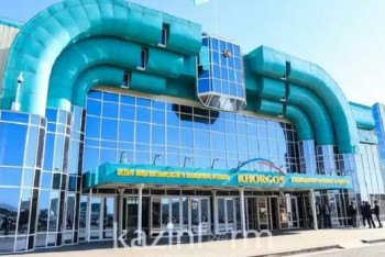 Фотография к новости: Казахстанцы возмущены новыми правилами для покупателей в международном центре "Хоргос"