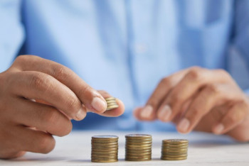 "Узаконили рэкетирское право финансового беспредела" - депутат о закредитованности казахстанцев