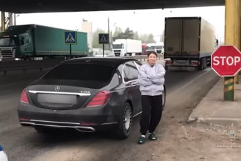 Фотография к новости: Видео обыска в доме Блиновской: что нашли полицейские