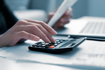 Фотография к новости: "Эффект домино" - экономист о том, как повышение тарифов на комуслуги отразится на инфляции