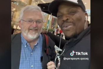 Фотография к новости: Музыкант из Нигерии разыскал говорящего по-казахски американца