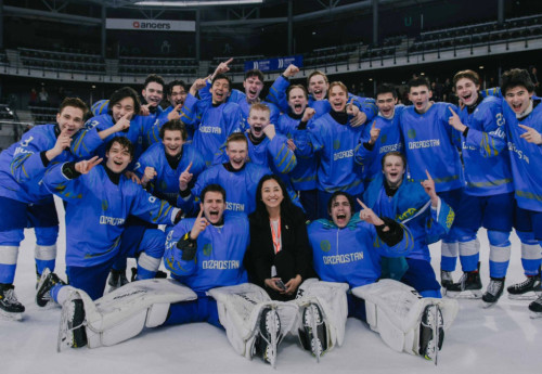 Фотография к новости: Юниорская сборная Казахстана по хоккею разгромила Францию