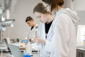 Фотография к новости: В Астане стартовала Менделеевская олимпиада школьников