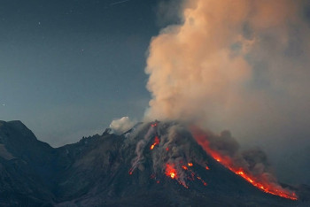 Фотография к новости: На Камчатке проснулся вулкан и произошло землетрясение