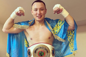 Фотография к новости: Казахстанский тяжеловес отправил соперника в нокаут и забрал титул чемпиона Азии