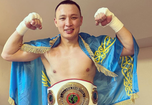 Фотография к новости: Казахстанский тяжеловес отправил соперника в нокаут и забрал титул чемпиона Азии