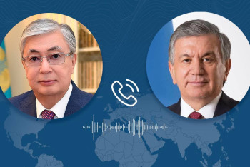 Фотография к новости: Токаев поговорил по телефону с Мирзиёевым после референдума в Узбекистане