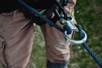 Фотография к новости: Мойщик окон сорвался и погиб в Астане