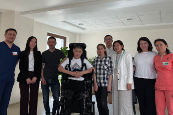 Фотография к новости: Пятый ребенок с ДЦП получил экзоскелет от фонда "Қазақстан халқына"