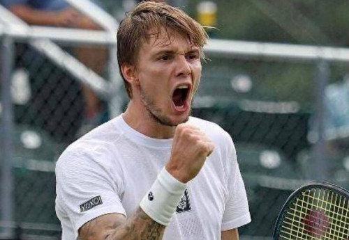 Фотография к новости: Александр Бублик прошёл в 1/8 турнира во Франции