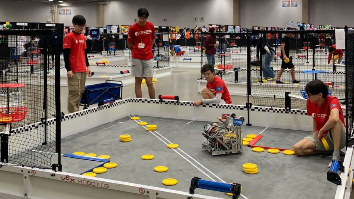 Школьники из Казахстана впервые в истории вошли в топ-10 на чемпионате мира по робототехнике