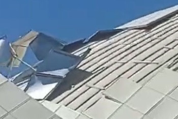 Фотография к новости: Крышу нового музея и ещё нескольких зданий снесло ветром в Туркестанской области