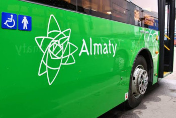 Фотография к новости: Мопедист выстрелил в автобус в Алматы