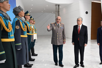 Фотография к новости: Токаеву показали, во что одевают военнослужащих в Казахстане