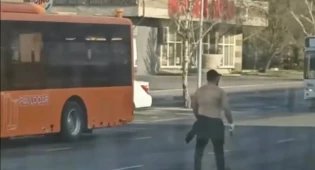 Мужчину с ножом обезвредили в центре Павлодара