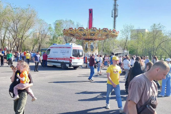 Фотография к новости: Карусель с детьми упала в российском Оренбурге