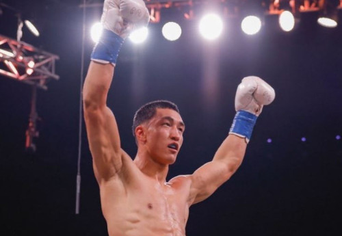 Фотография к новости: Непобеждённый казахстанец жёстко нокаутировал мексиканца