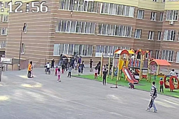 Фотография к новости: В Астане двухлетняя девочка выпала из окна и осталась жива