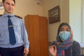 Фотография к новости: Полицейские Кокшетау вернули гражданке Пакистана украденный телефон