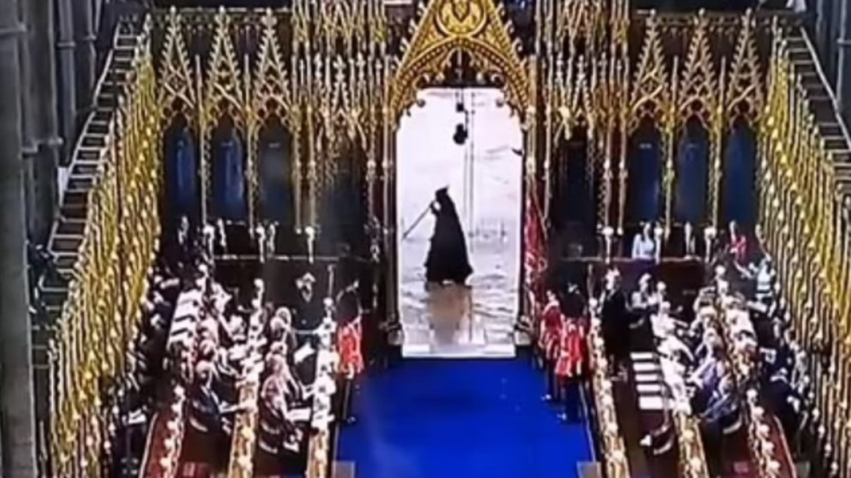 кадр из видео с трансляции коронации