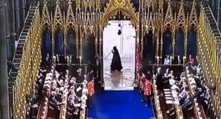 &quot;Смерть с косой&quot; разглядели пользователи соцсетей на коронации Карла III
