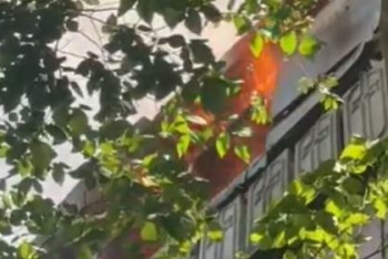 Фотография к новости: Спасение мужчины из горящей квартиры попало на видео в Алматы