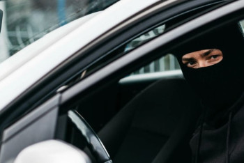 Фотография к новости: Двое актюбинцев оформили онлайн-кредит на полицейского и забрали у него деньги