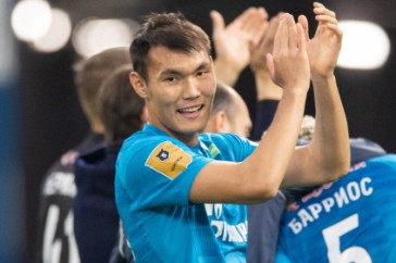 Фотография к новости: Футболист Нуралы Алип стал двукратным чемпионом России