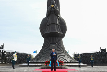 Фотография к новости: Токаев примет участие в церемонии возложения цветов к монументу "Отан Ана"