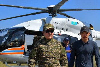 Фотография к новости: Борьба с комарами и мошкой: аким Павлодарской области совершил облёт поймы Иртыша