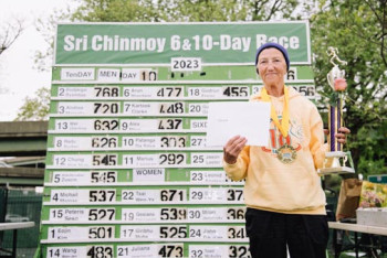 Фотография к новости: 72-летняя костанайская бегунья стала первой казахстанкой, преодолевшей традиционный многодневный пробег в США